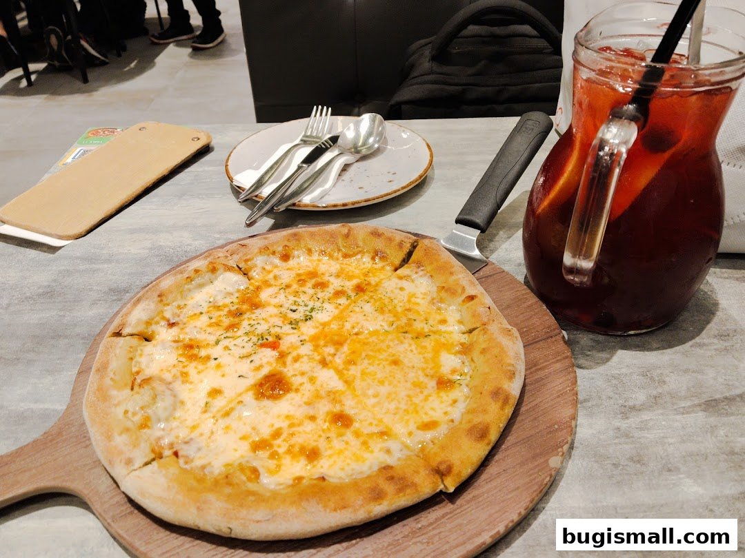 Pizza Maru: Savor Delicious Pizza & Refreshing Sangria!