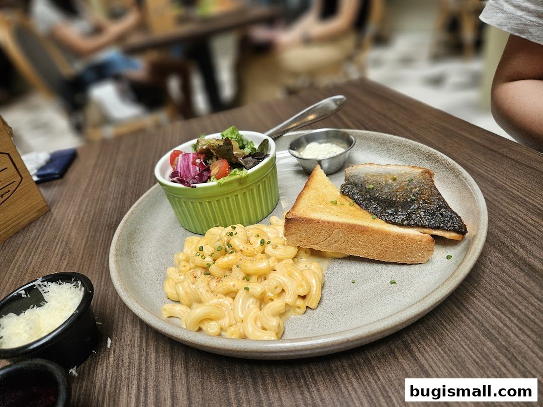 Delicious Fish and Macaroni Meal at Poulet