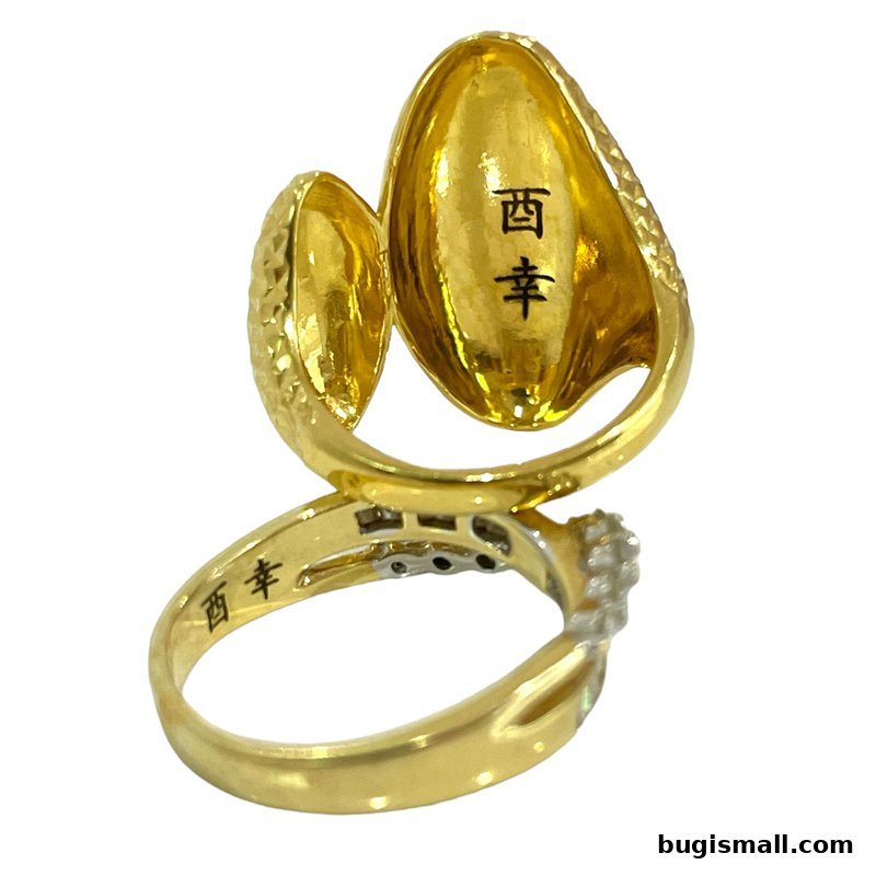Elegant Gold Ring with Auspicious Inscriptions
