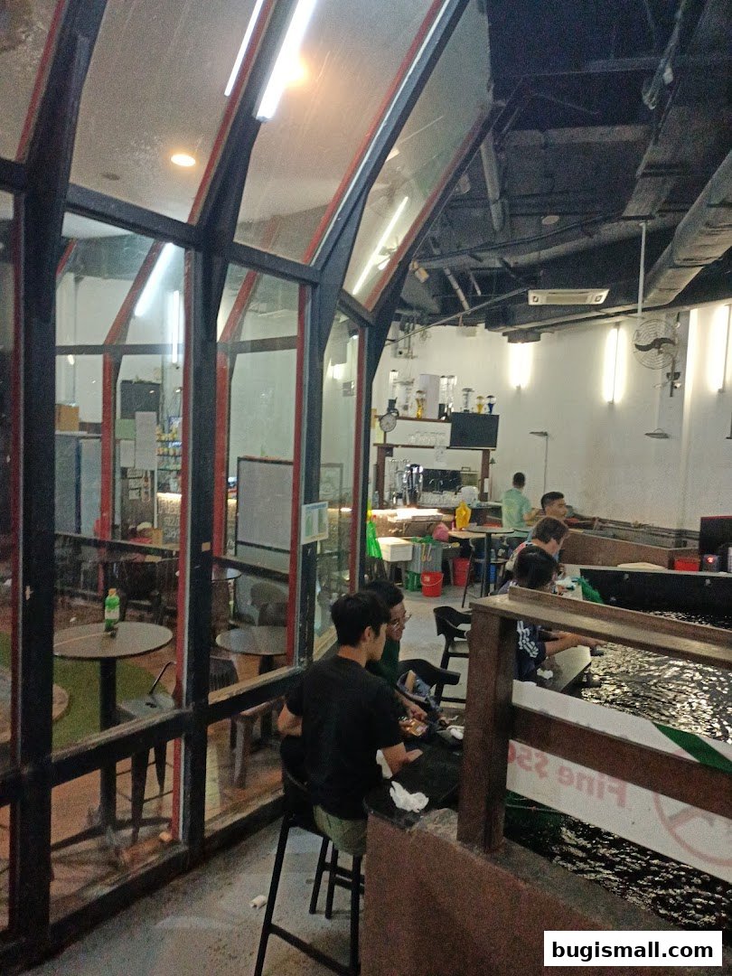 Dine by the water at Fish Bugis!