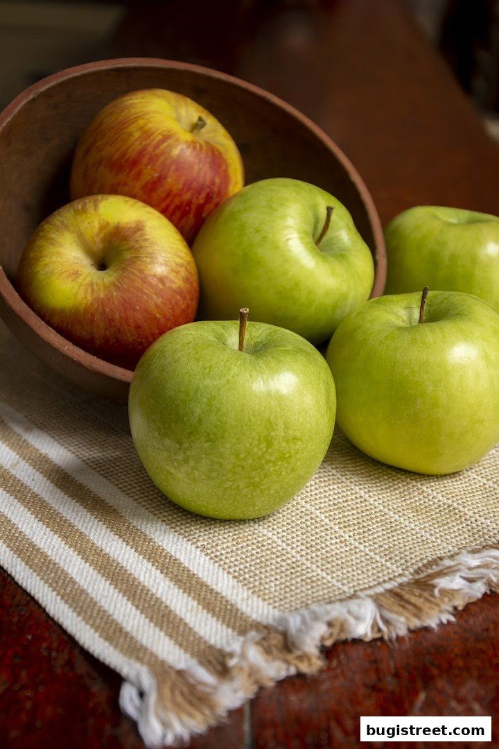 Fresh Apples Galore at Lian Hua Chun Fruits!