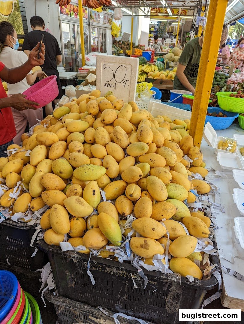 Fresh Mangoes at Lian Hua Chun Fruits!