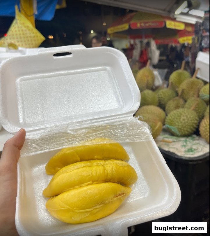 Fresh Durian Delight from Lian Hua Chun Fruits!