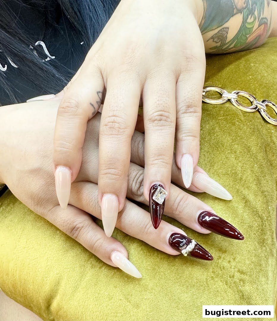 D JEWEL NAILS: Stunning Stiletto Nail Art