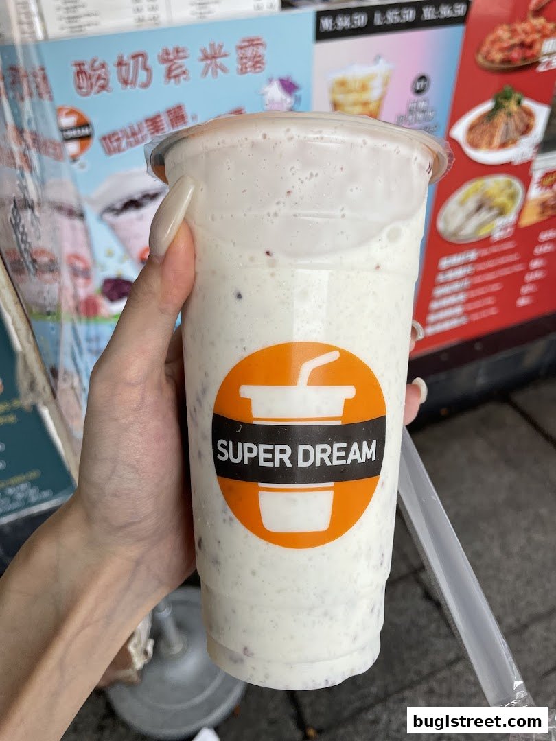 Super Dream: Refreshing Drinks & Delicious Treats!