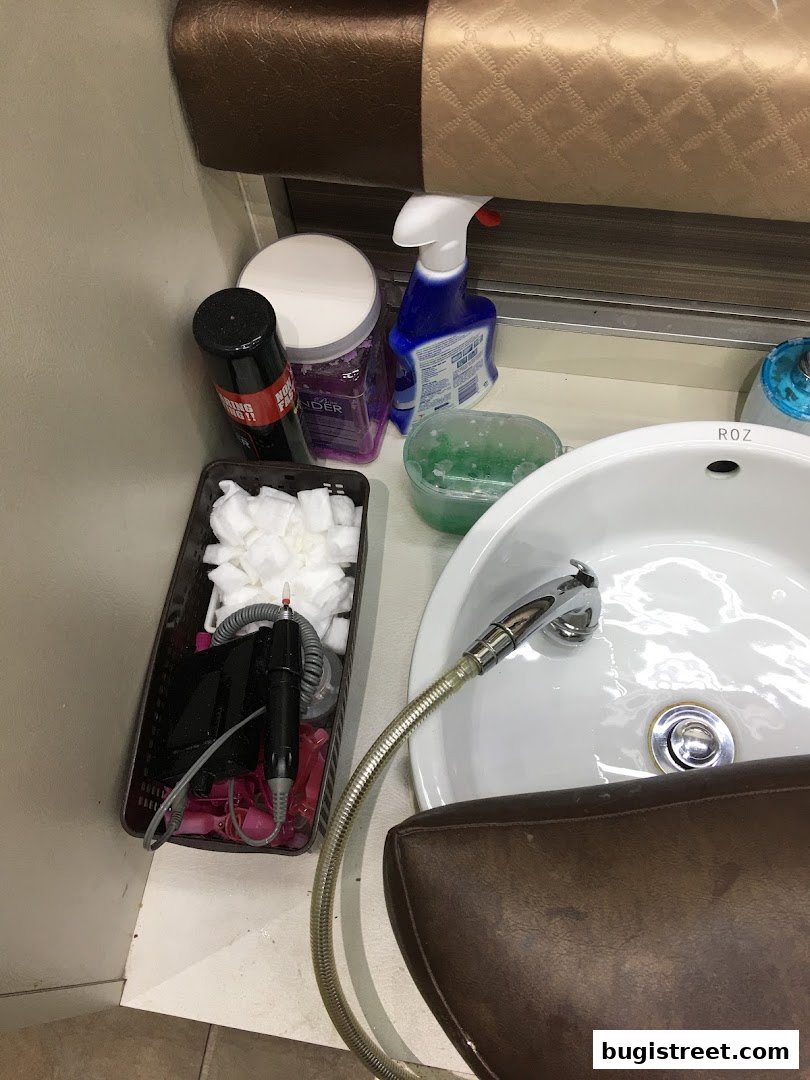 Tulips Nails Spa: Professional Nail Care Station