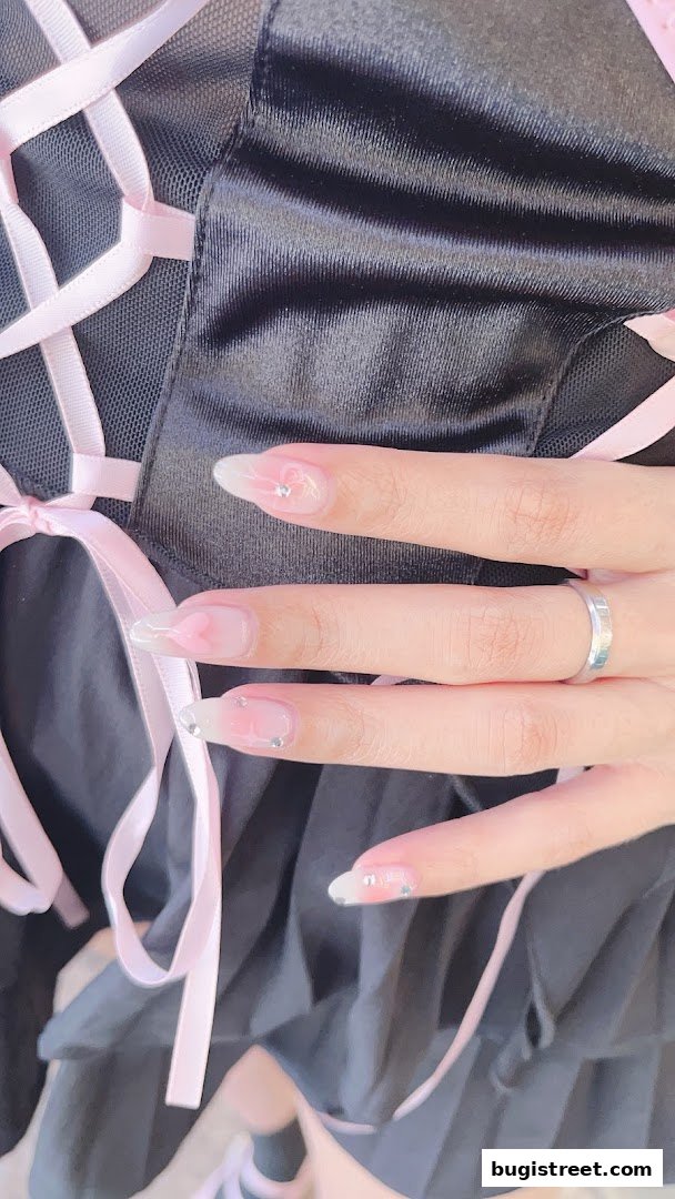 Sakura Nails: Elegant Gel Manicures with Sparkle