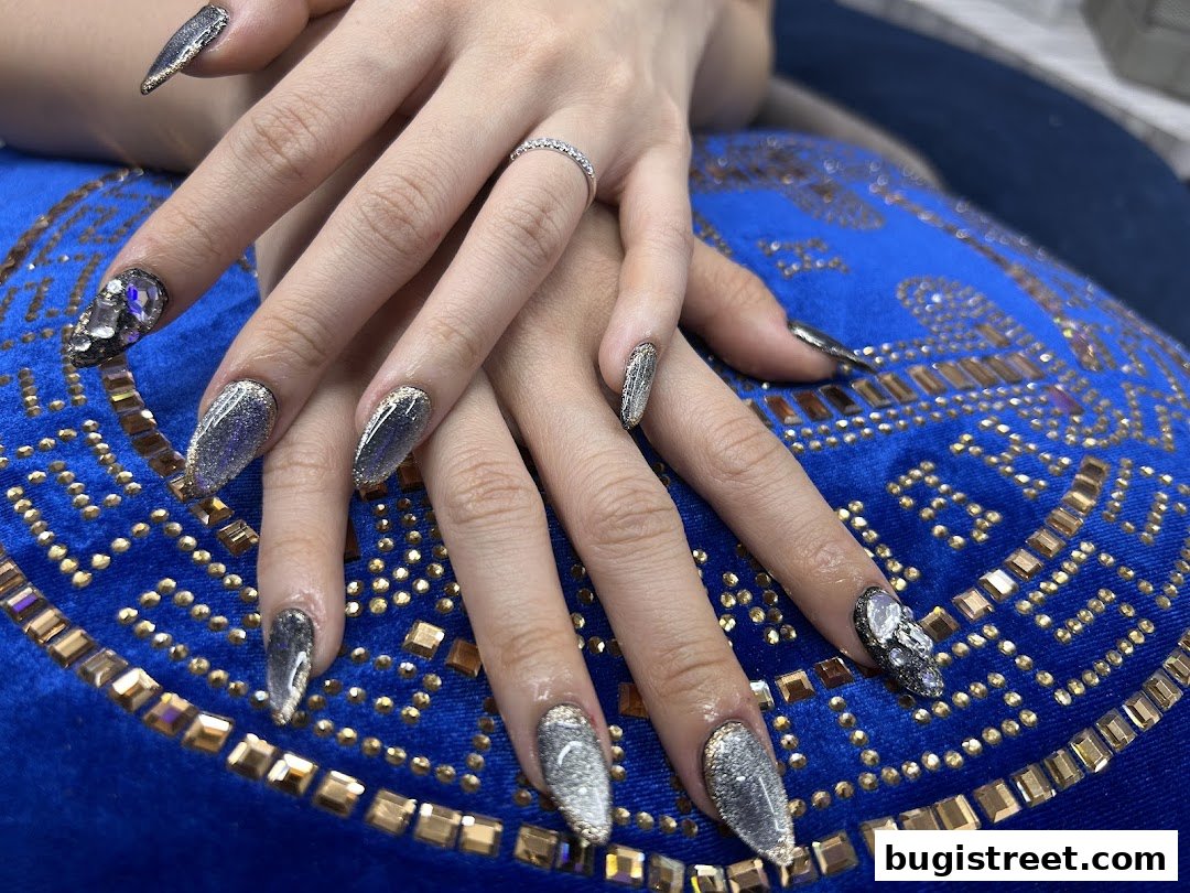 D JEWEL NAILS: Stunning Nail Art & Bling!