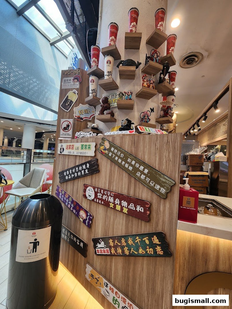 Amps Tea Bugis: Fun Decor & Great Drinks!
