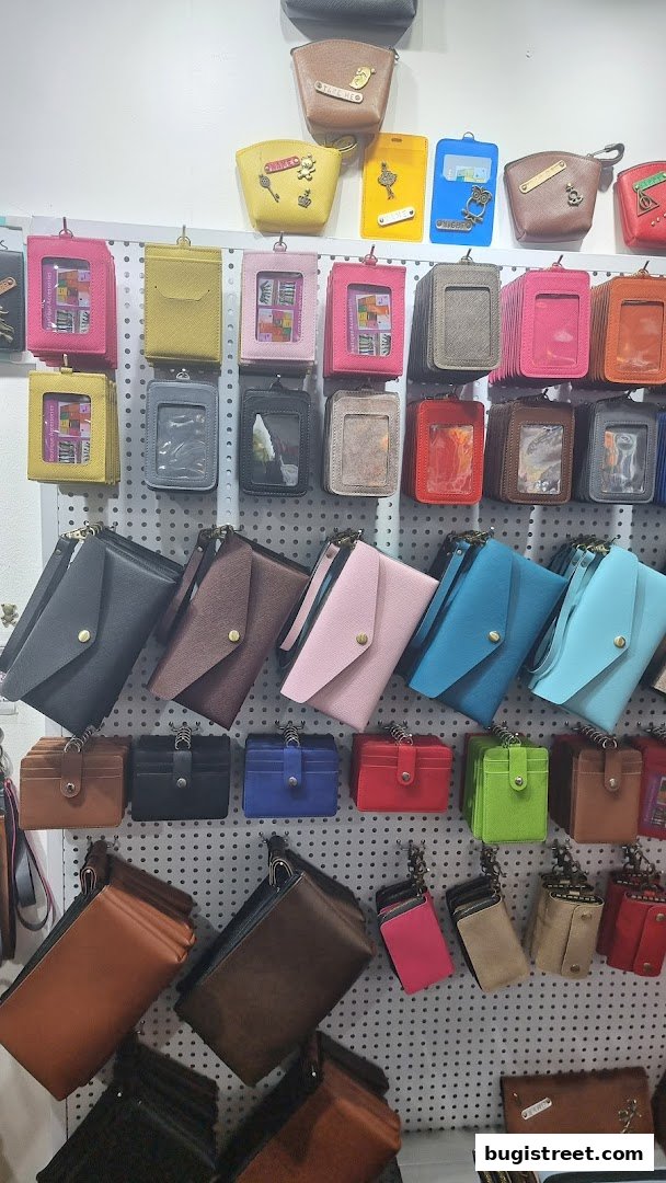 Chic Wallets & Accessories at Boutique Accessories