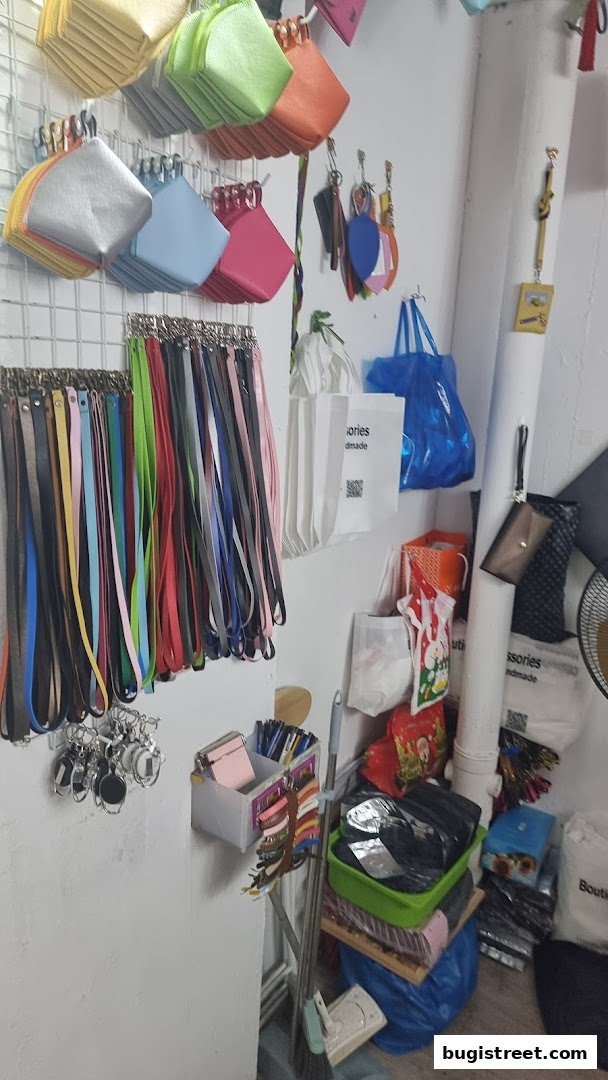 Discover Chic Accessories at Boutique Accessories!