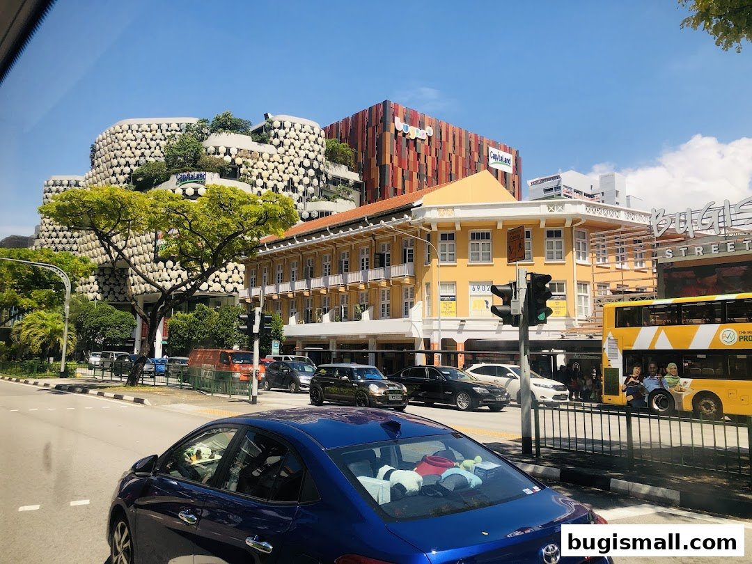 Explore Bugis: Iconic Architecture & Vibrant City Life