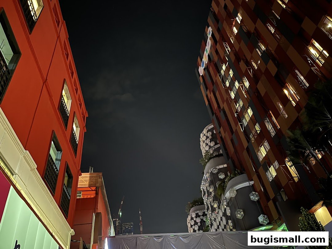 Bugis: Modern Architecture and City Lights