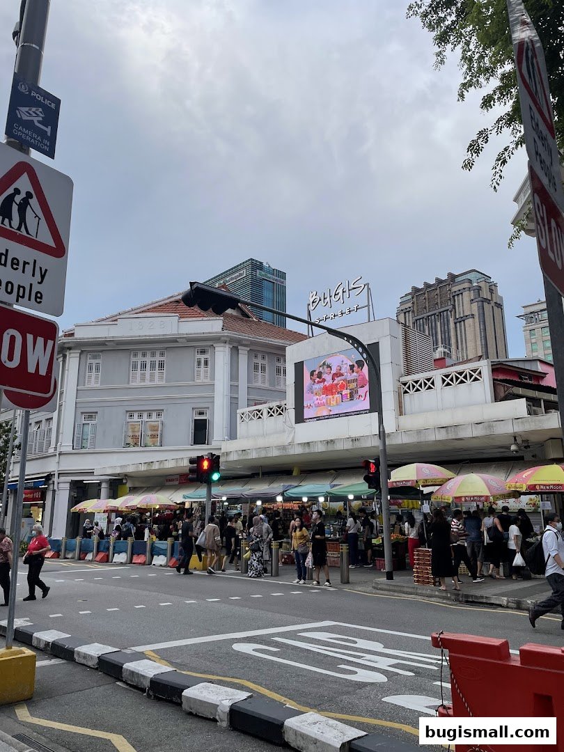 Explore Bugis Street Market: A Vibrant Shopping Experience