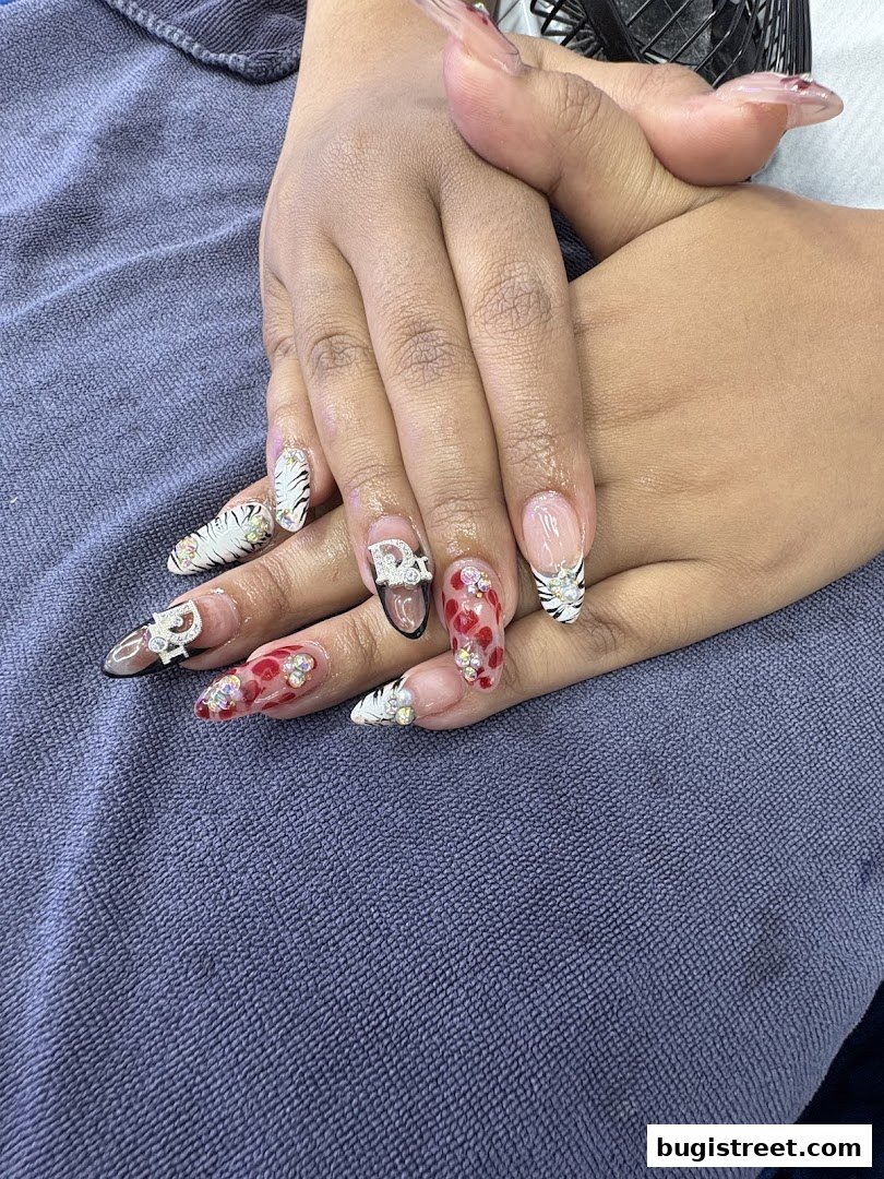 D JEWEL NAILS: Stunning Nail Art Creations