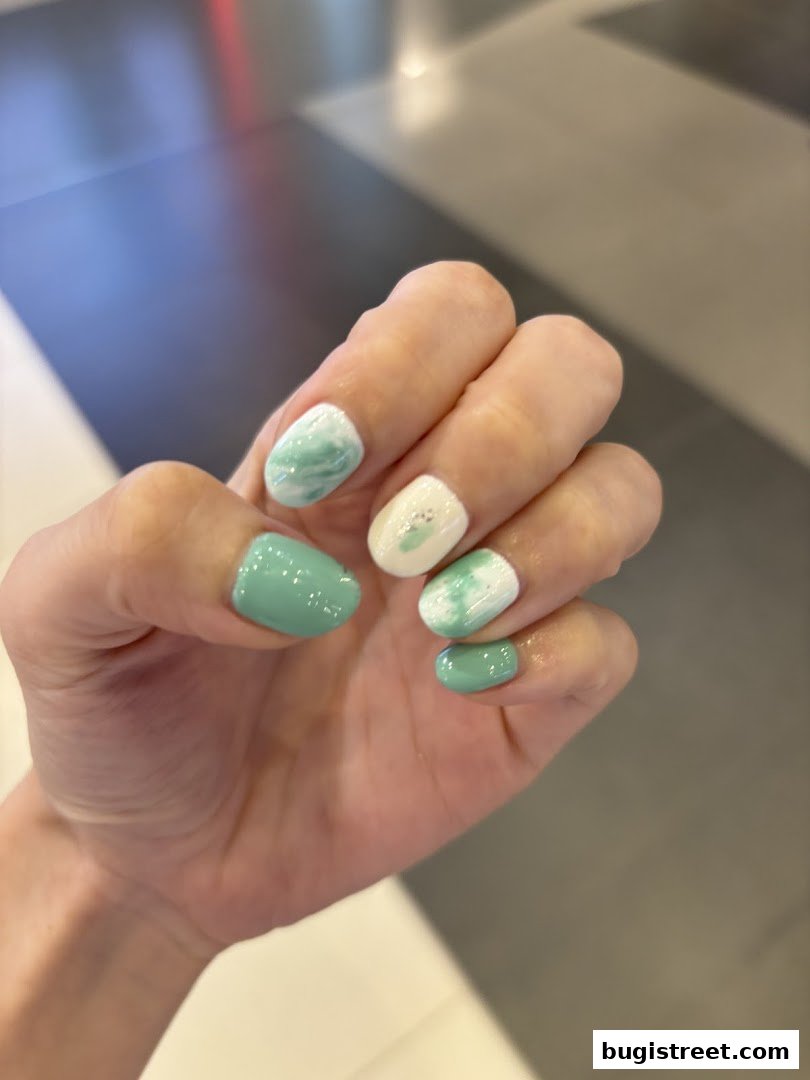 Deluxe Nails and Eyelashes