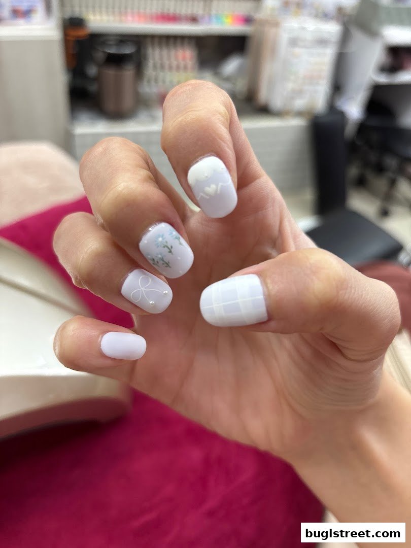 Deluxe Nails and Eyelashes