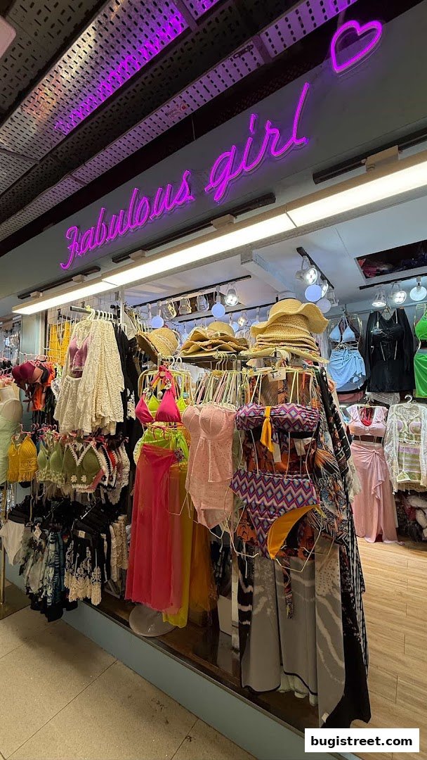 Fabulous Girl: Trendy Swimwear & Fashion