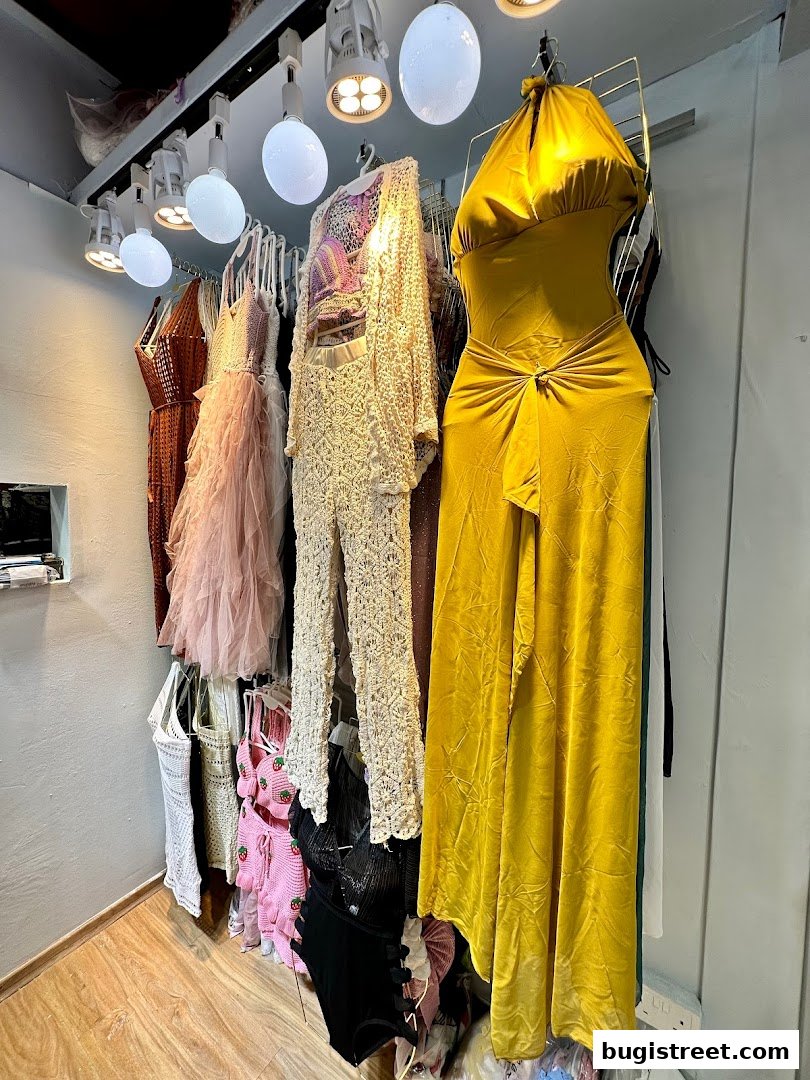 Fabulous Girl: Chic Women's Fashion Collection