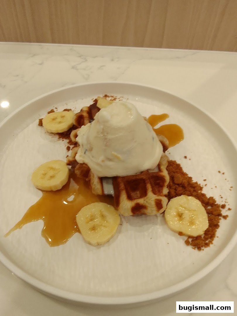 Indulge in Geláre's Waffle Delight!