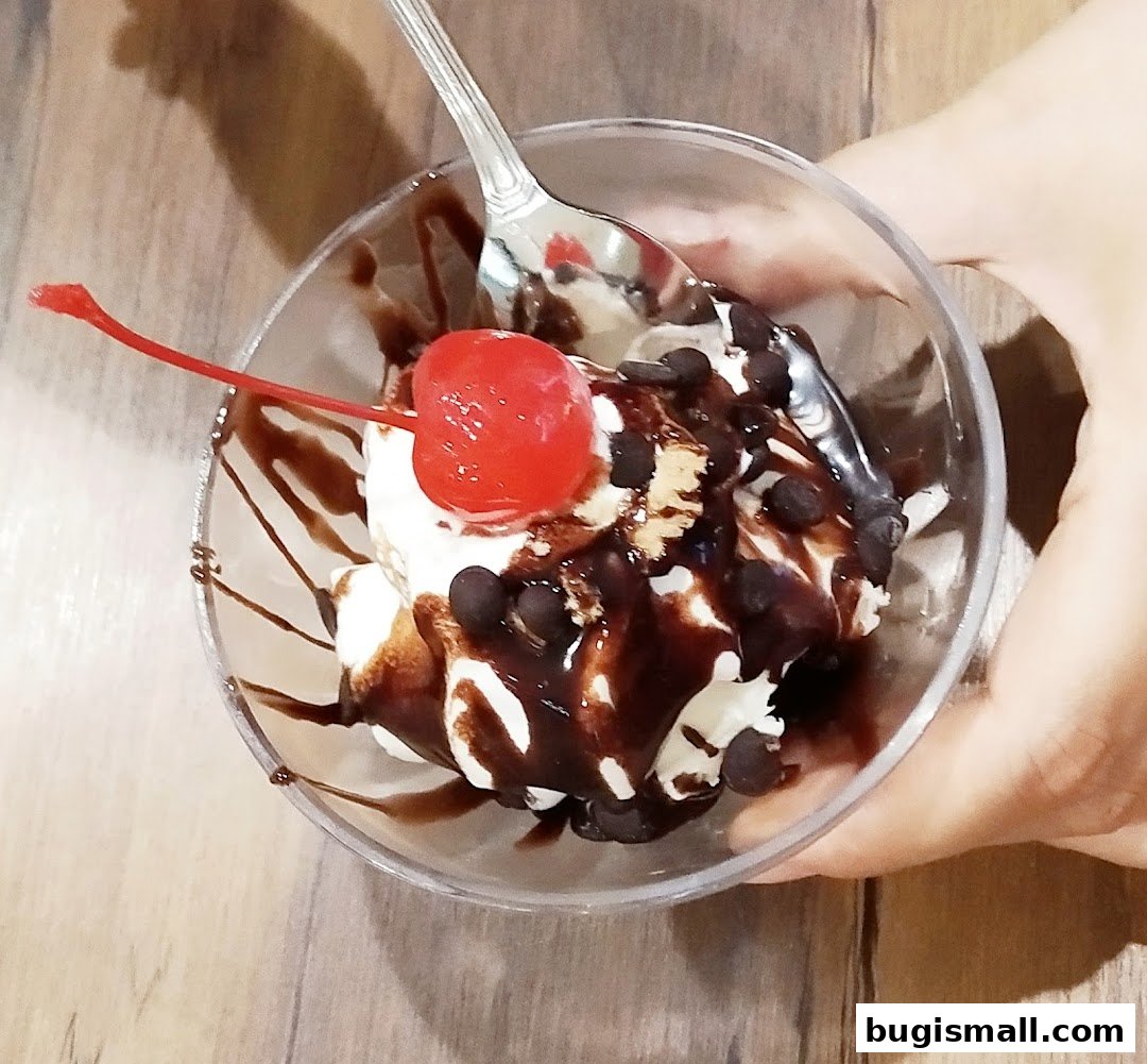 Indulge in Geláre's Decadent Ice Cream Sundaes!
