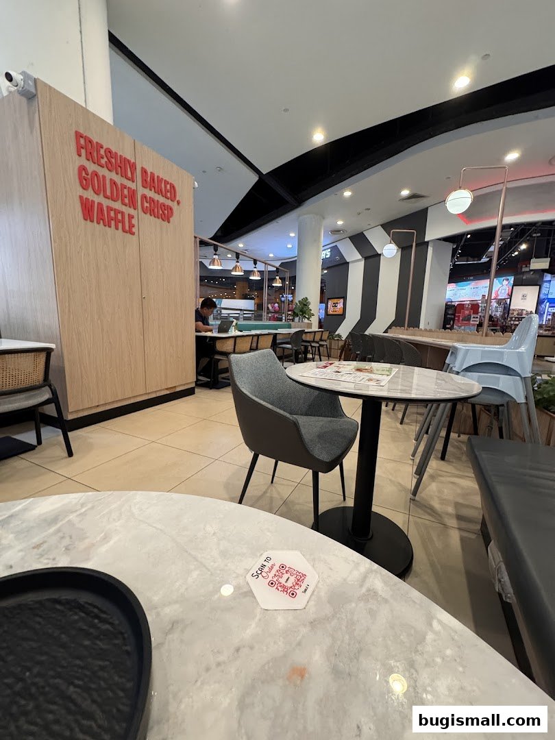 Geláre Bugis: Freshly Baked Waffles & Sweet Treats