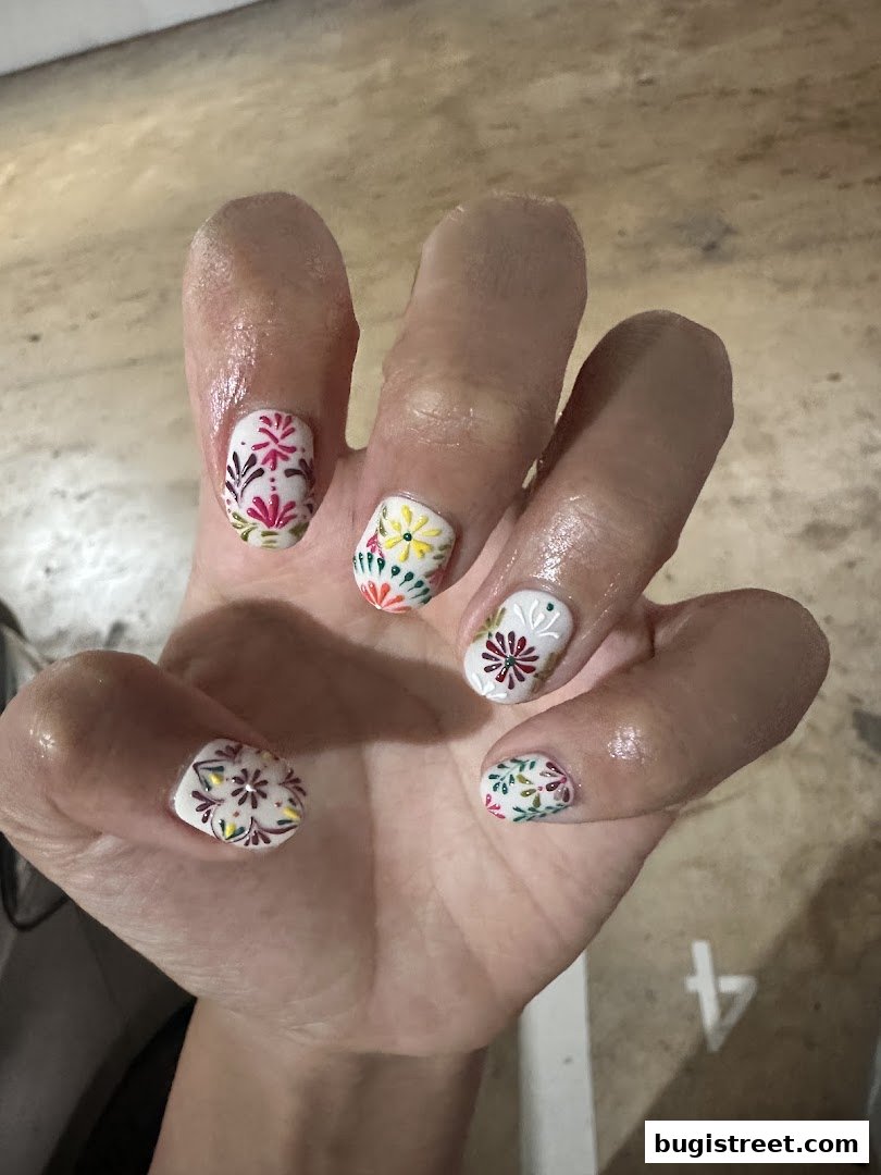 Exquisite Floral Nail Art by Hanah Nails