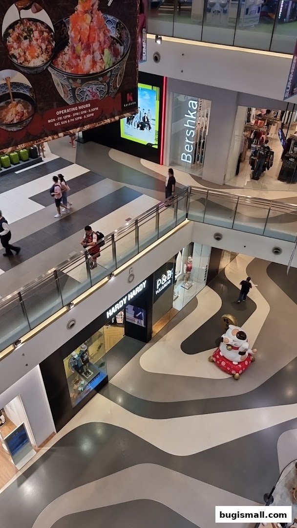 Explore Fashion at Hardy Hardy Bugis