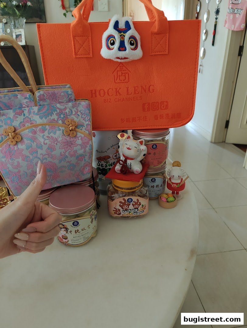 Festive Gifts & Snacks from Hock Leng