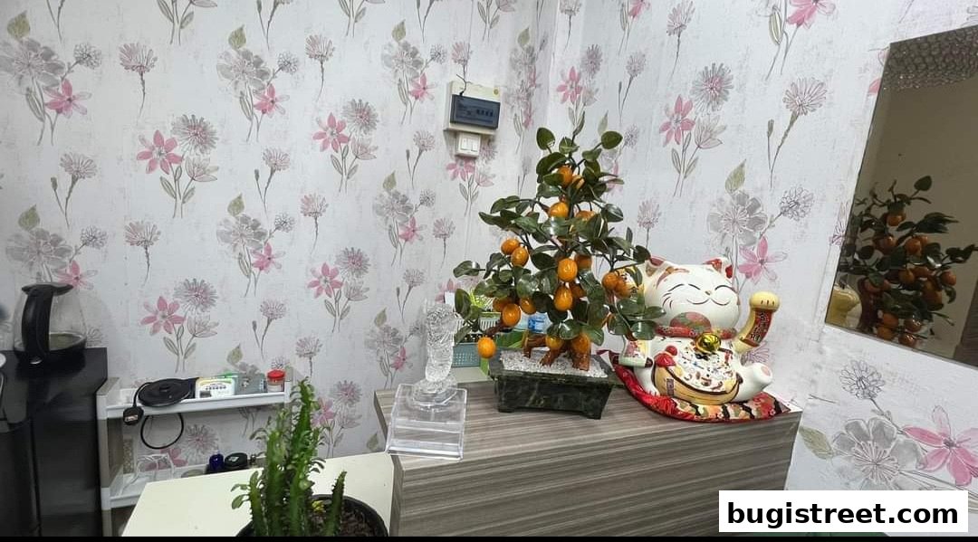 Lucky Cat & Jade Orange Tree Decor