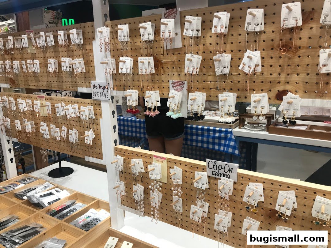 Chic Earrings & Jewelry Display