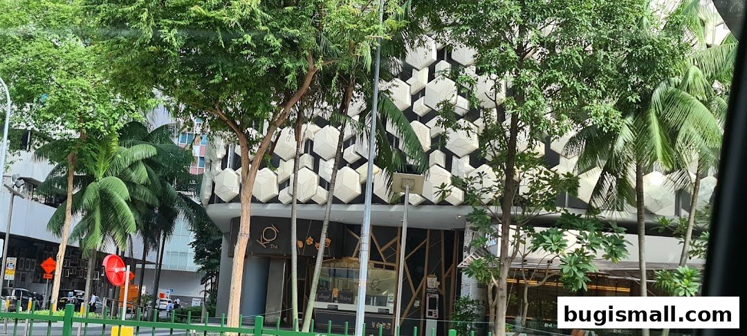 KOI Thé Bugis: Refreshing Drinks Amidst Urban Oasis