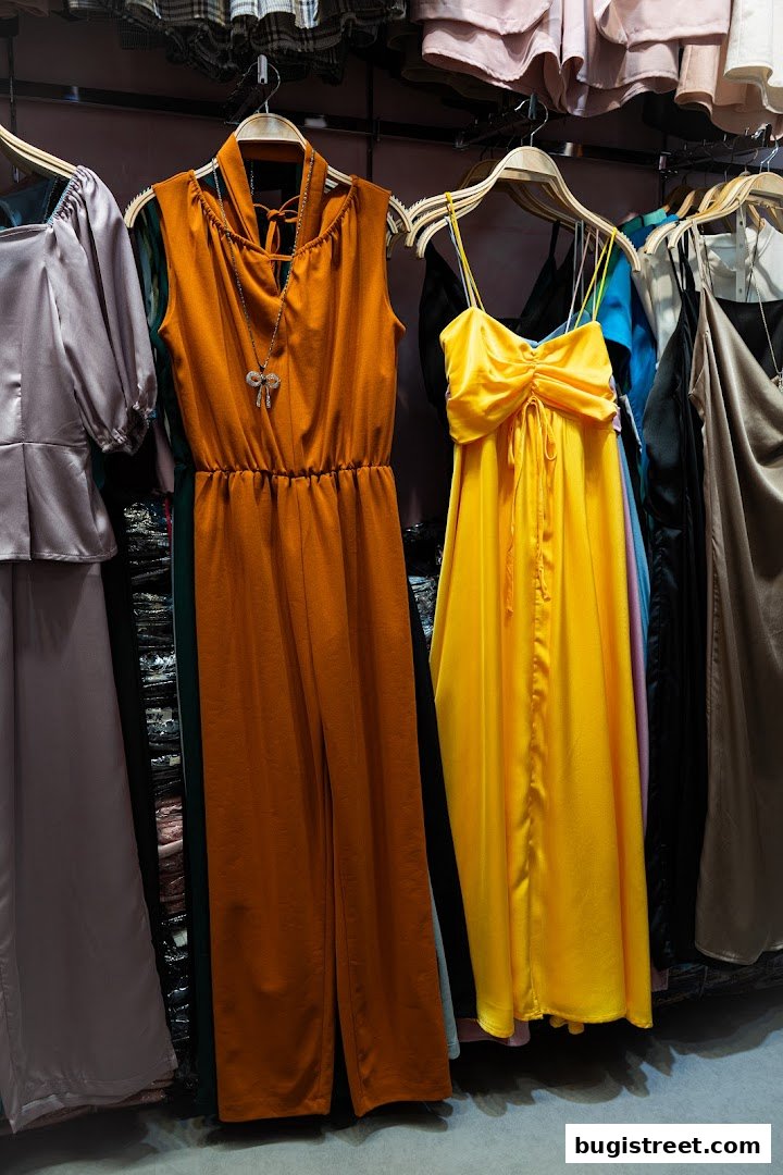 Chic Women's Fashion at La Mae Boutique
