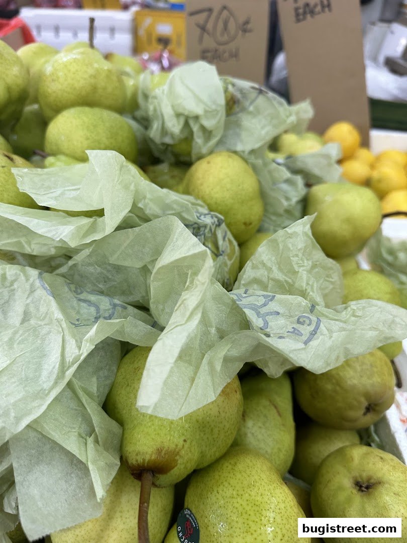 Fresh Pears at Lian Hua Chun Fruits!