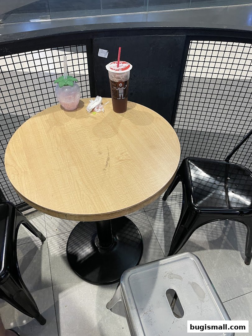 Enjoy Refreshing Drinks at LiHO TEA