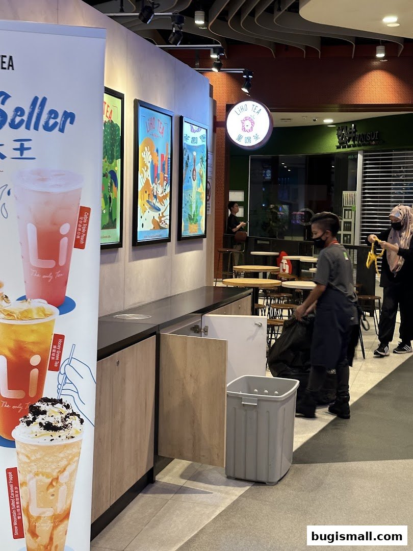 Refreshing Drinks at LiHO TEA