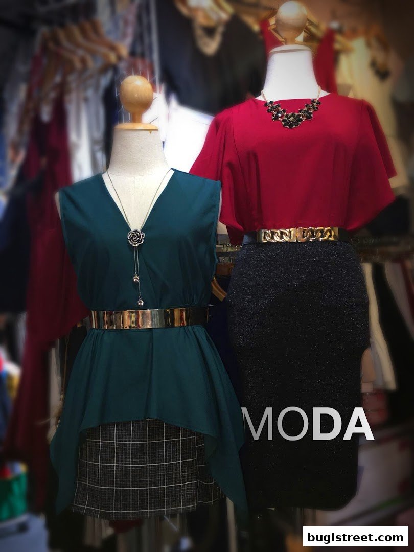 Chic Fashion Displays at Moda Boutique