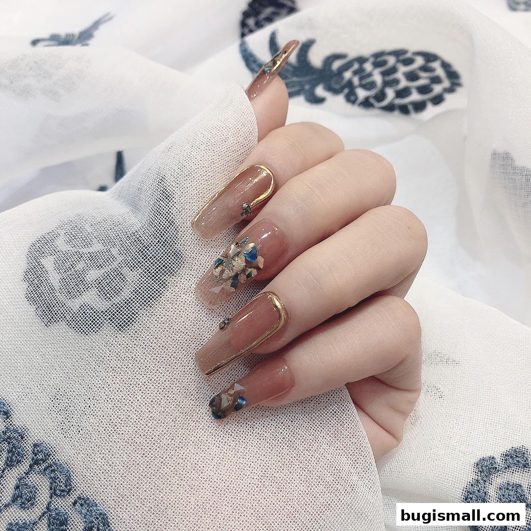 Nail Palace: Exquisite Nail Art & Design