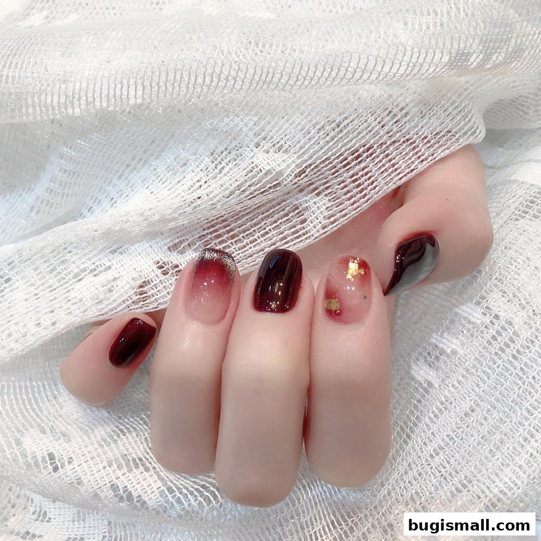 Elegant Nails: Gradient & Gold Leaf Manicure