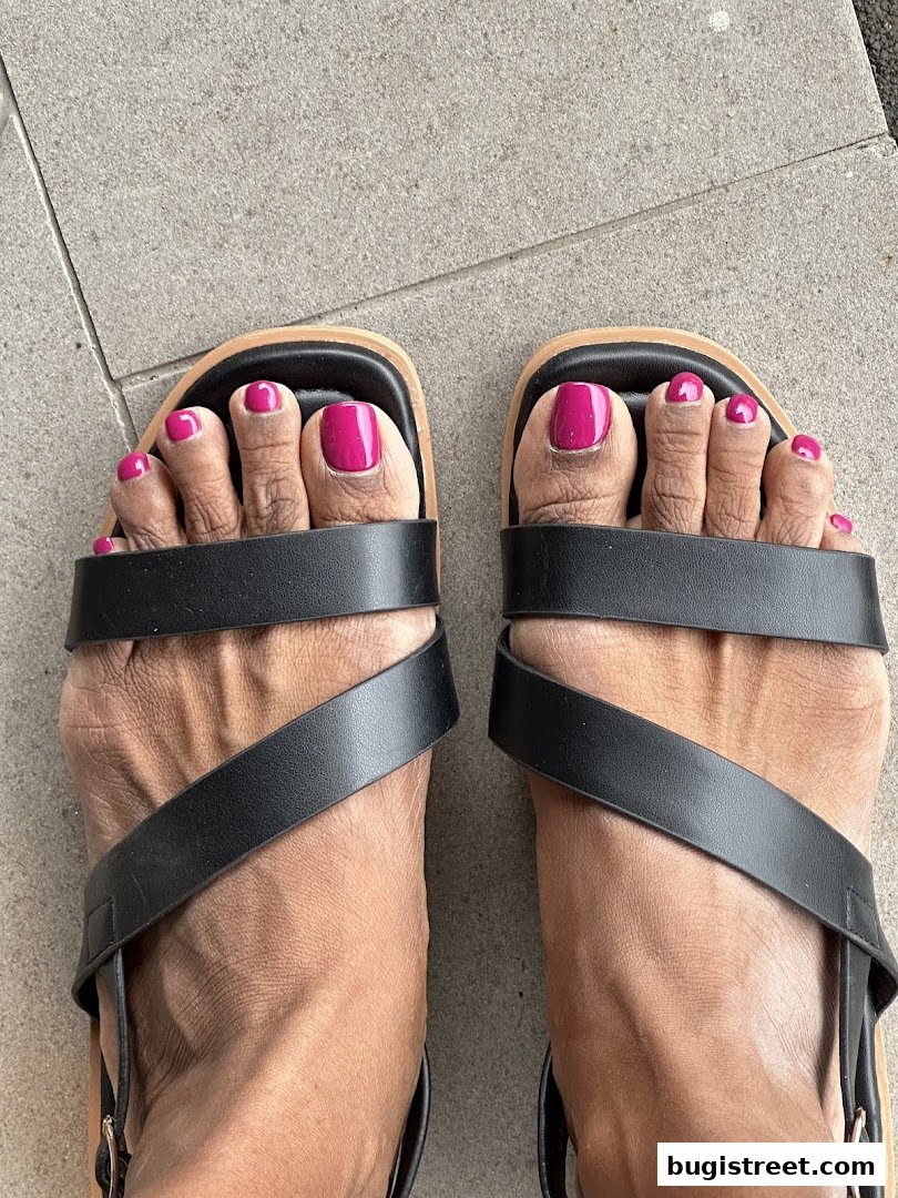 Vibrant Toes & Chic Sandals: Nail Art Perfection