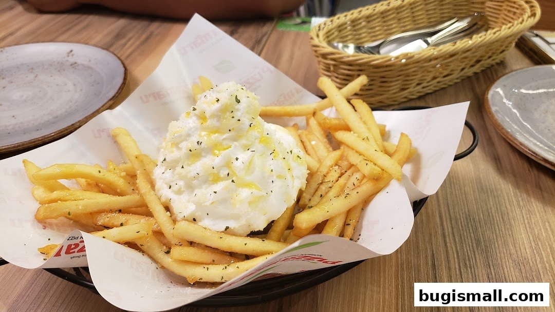 Delicious Fries with Creamy Topping at Pizza Maru