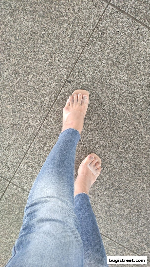 Step into Style: Chic Nails & Fashionable Feet