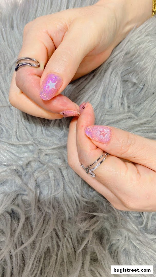 Sakura Nails: Dazzling Star-Studded Manicures