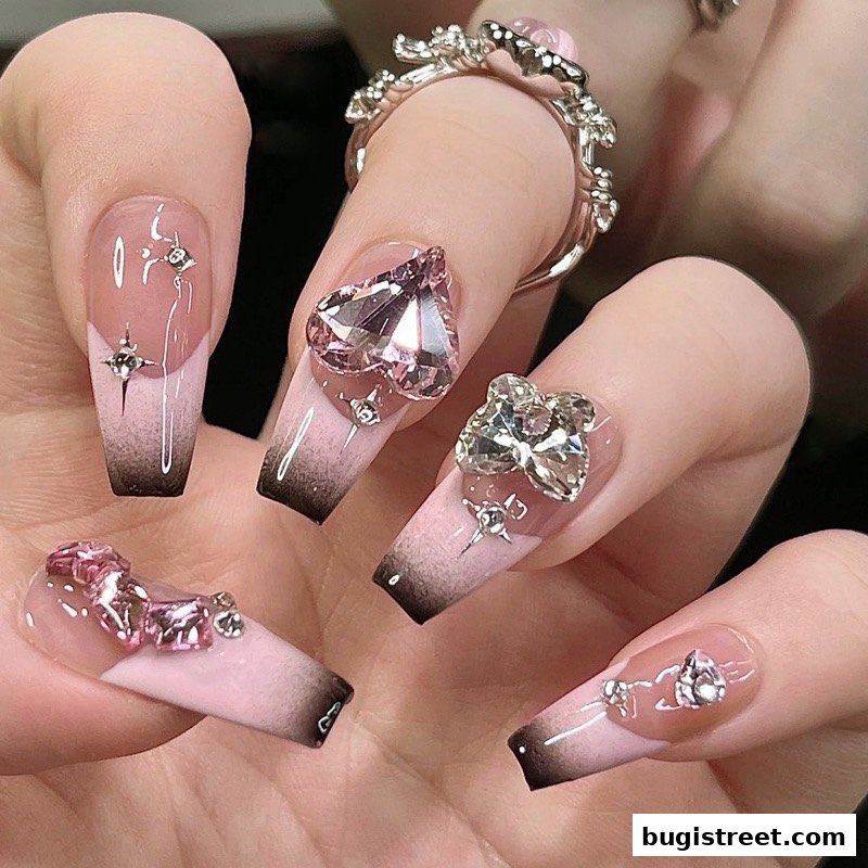 Glamorous Nails: Sparkle and Shine!