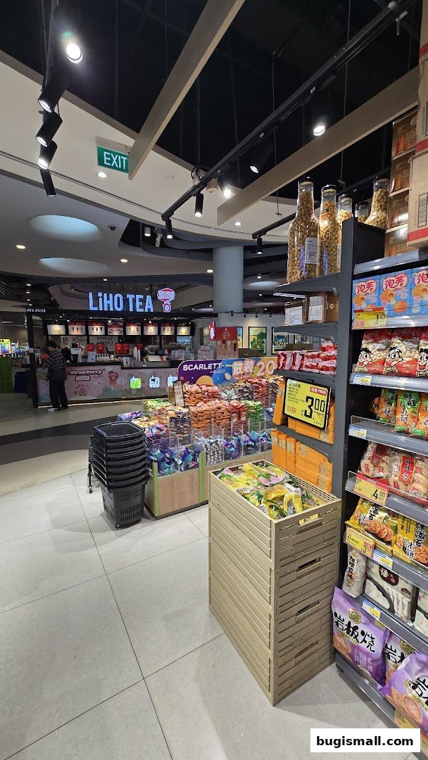 Scarlett Supermarket: Snacks & Drinks Galore!