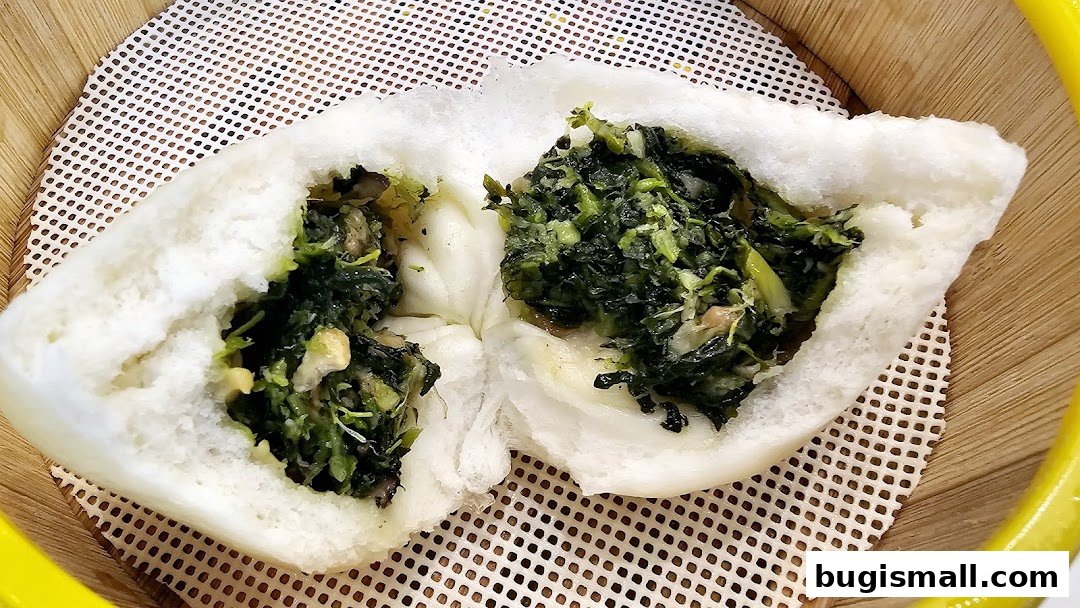 Delicious Pan-Fried Buns with Fresh Vegetable Filling