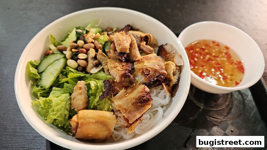 Delicious Vermicelli Bowl at Shoon Kou Cafe
