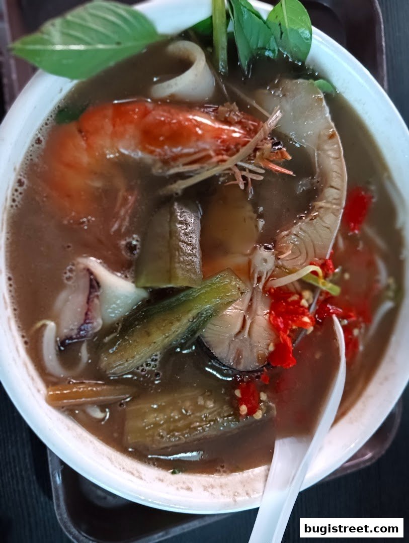 Savor Shoon Kou Cafe's Delicious Seafood Soup!