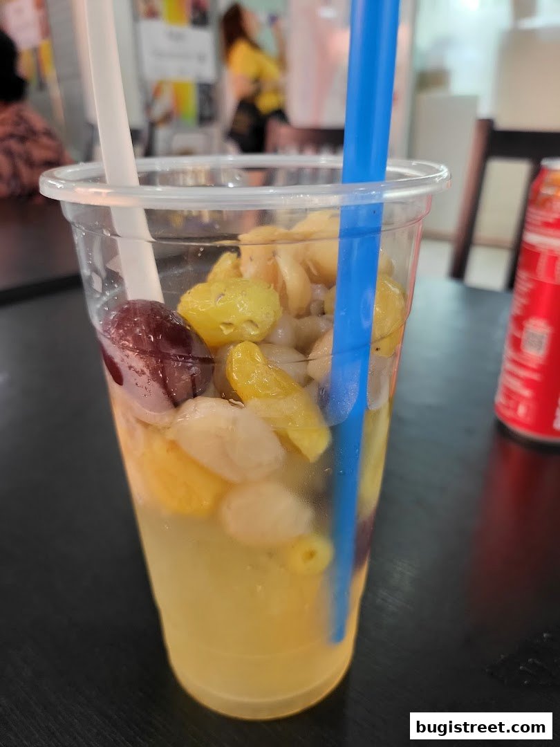 Cool Down with Shoon Kou Cafe's Fruity Delight!