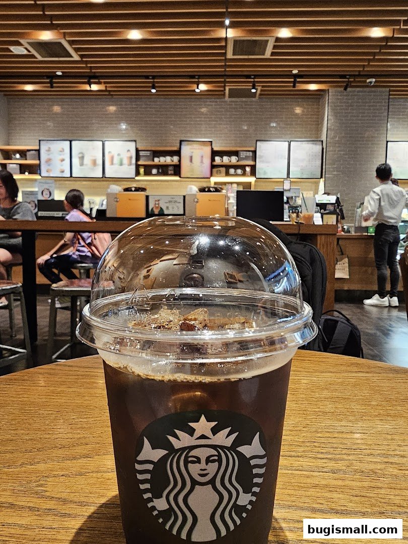 Starbucks Bugis: Your Perfect Coffee Break Awaits!